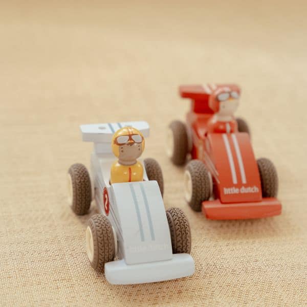 Little Dutch Pullback Racewagens Inclusief Pegdolls – Set van 2 – Hout - Afbeelding 4